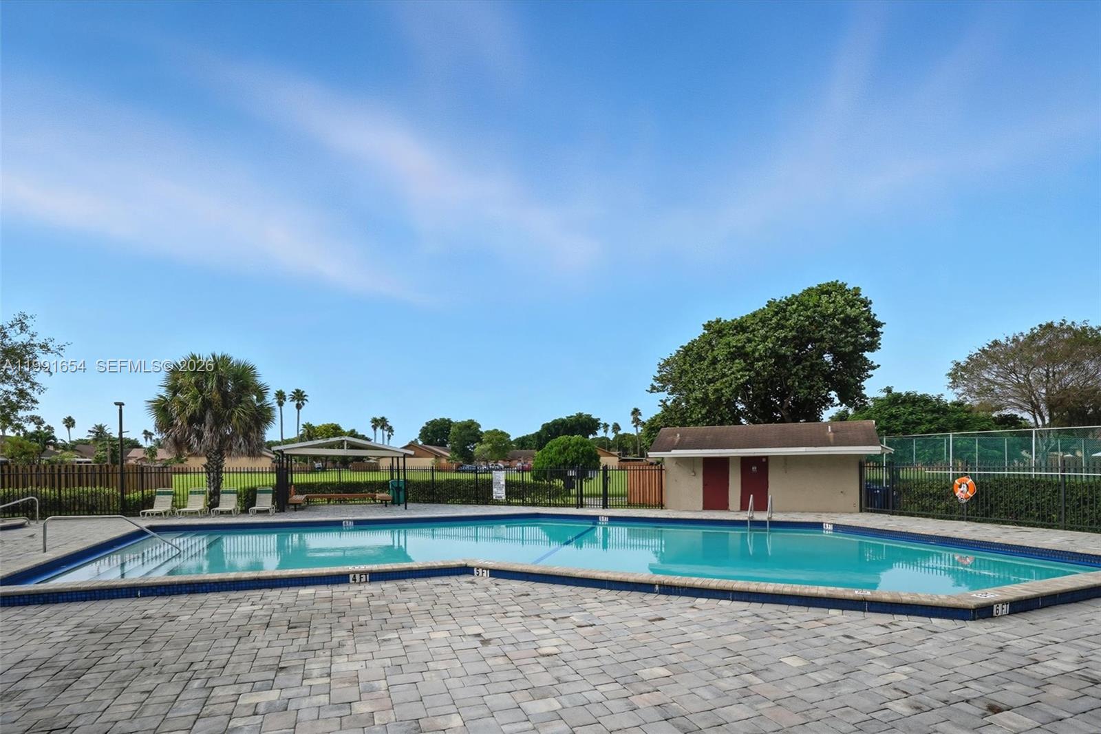 COUNTRY LAKE MANORS TOWNH - Residential