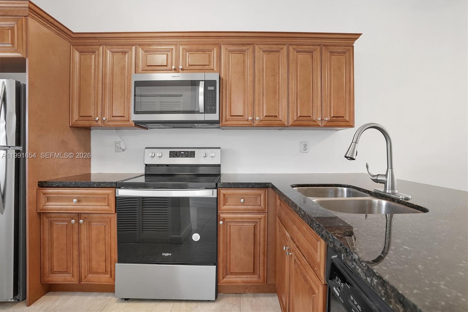 COUNTRY LAKE MANORS TOWNH - Residential