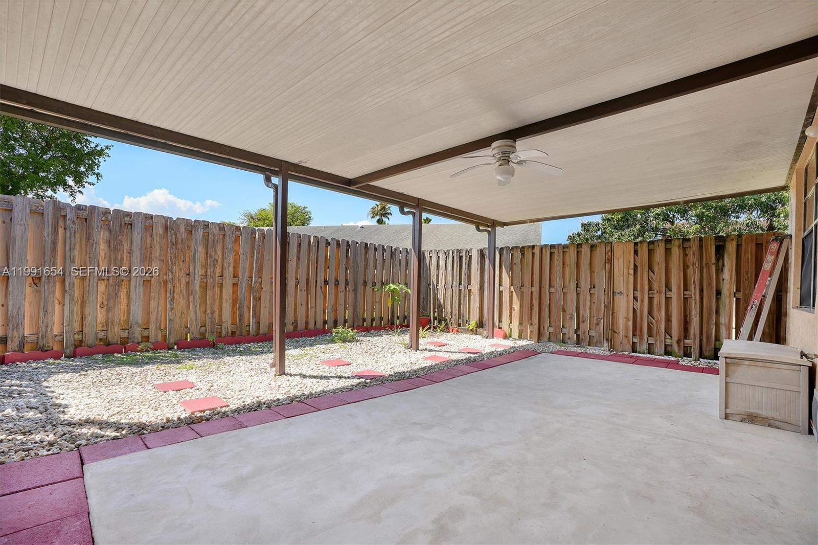 COUNTRY LAKE MANORS TOWNH - Residential