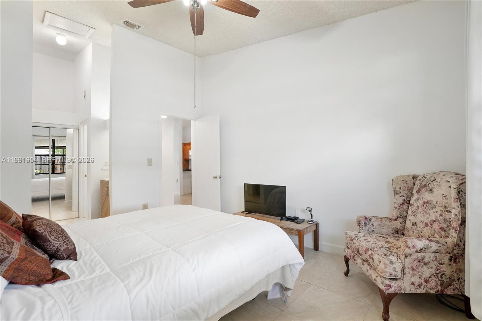 COUNTRY LAKE MANORS TOWNH - Residential