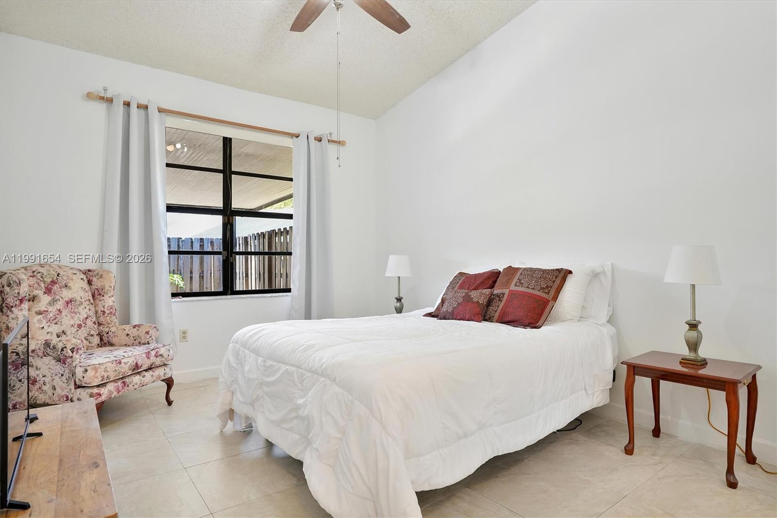 COUNTRY LAKE MANORS TOWNH - Residential