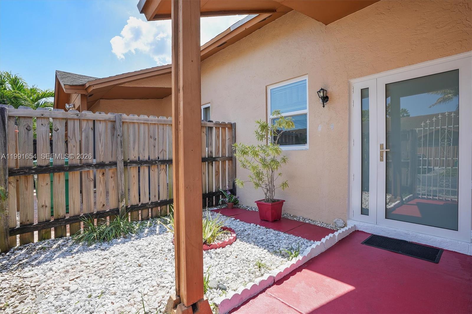 COUNTRY LAKE MANORS TOWNH - Residential