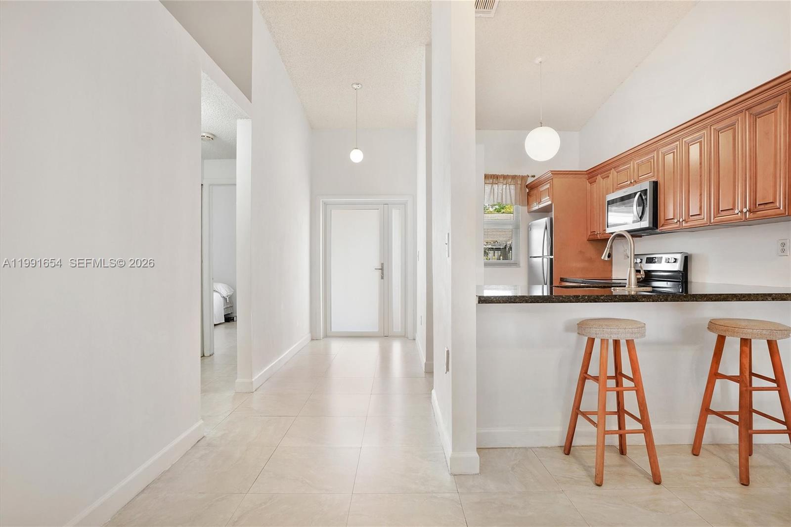 COUNTRY LAKE MANORS TOWNH - Residential