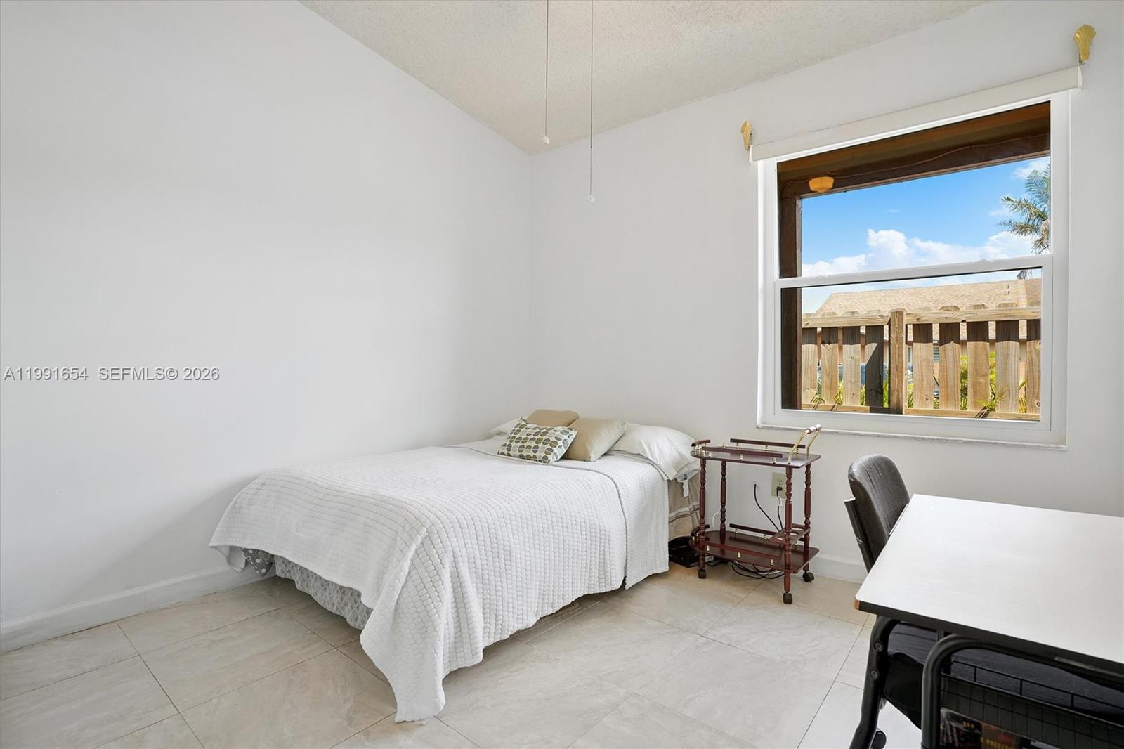 COUNTRY LAKE MANORS TOWNH - Residential