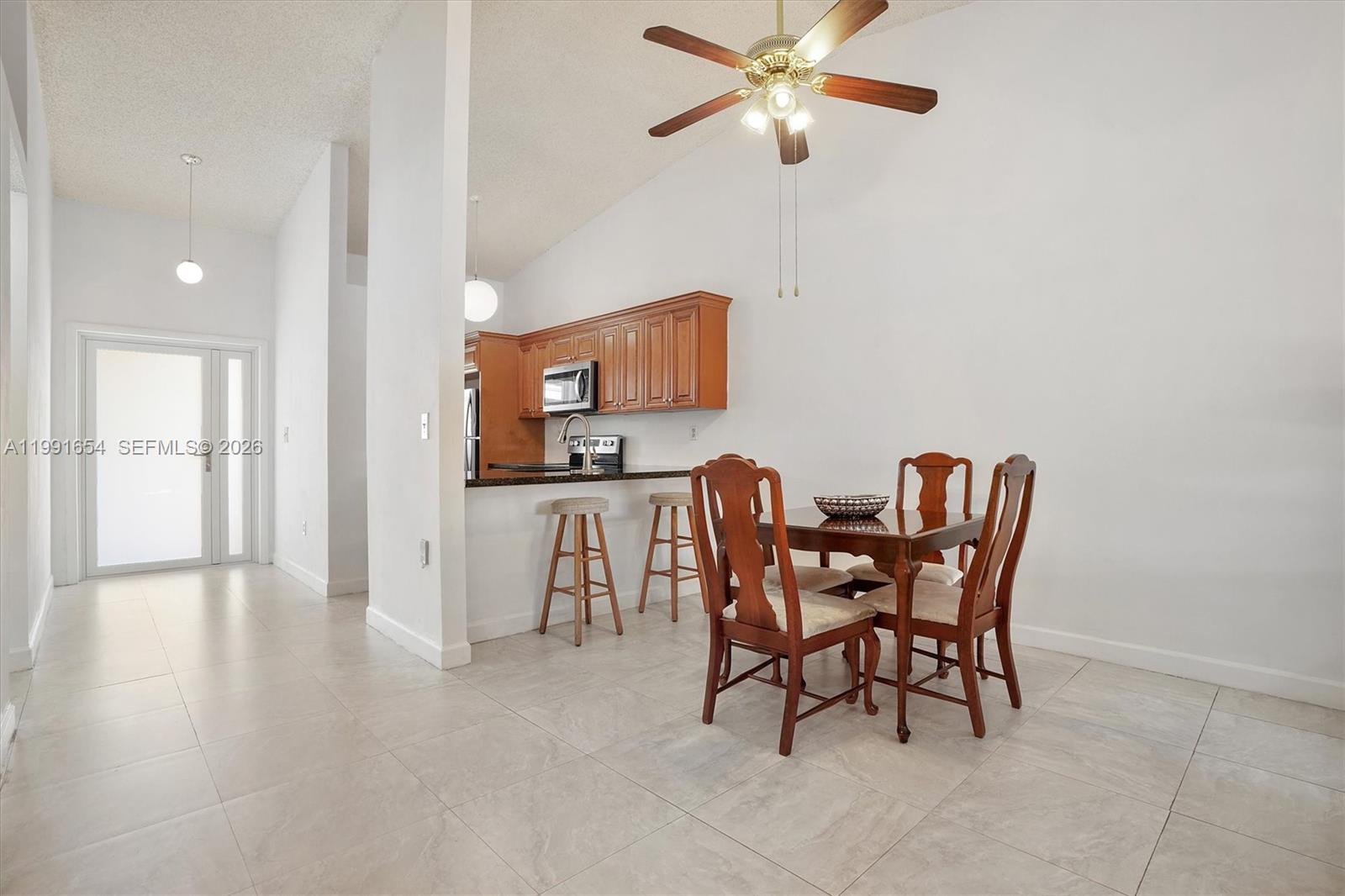 COUNTRY LAKE MANORS TOWNH - Residential