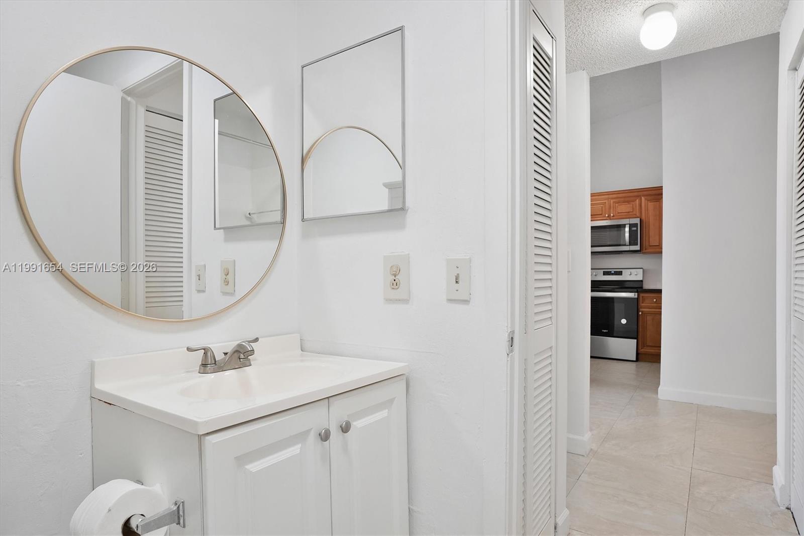 COUNTRY LAKE MANORS TOWNH - Residential