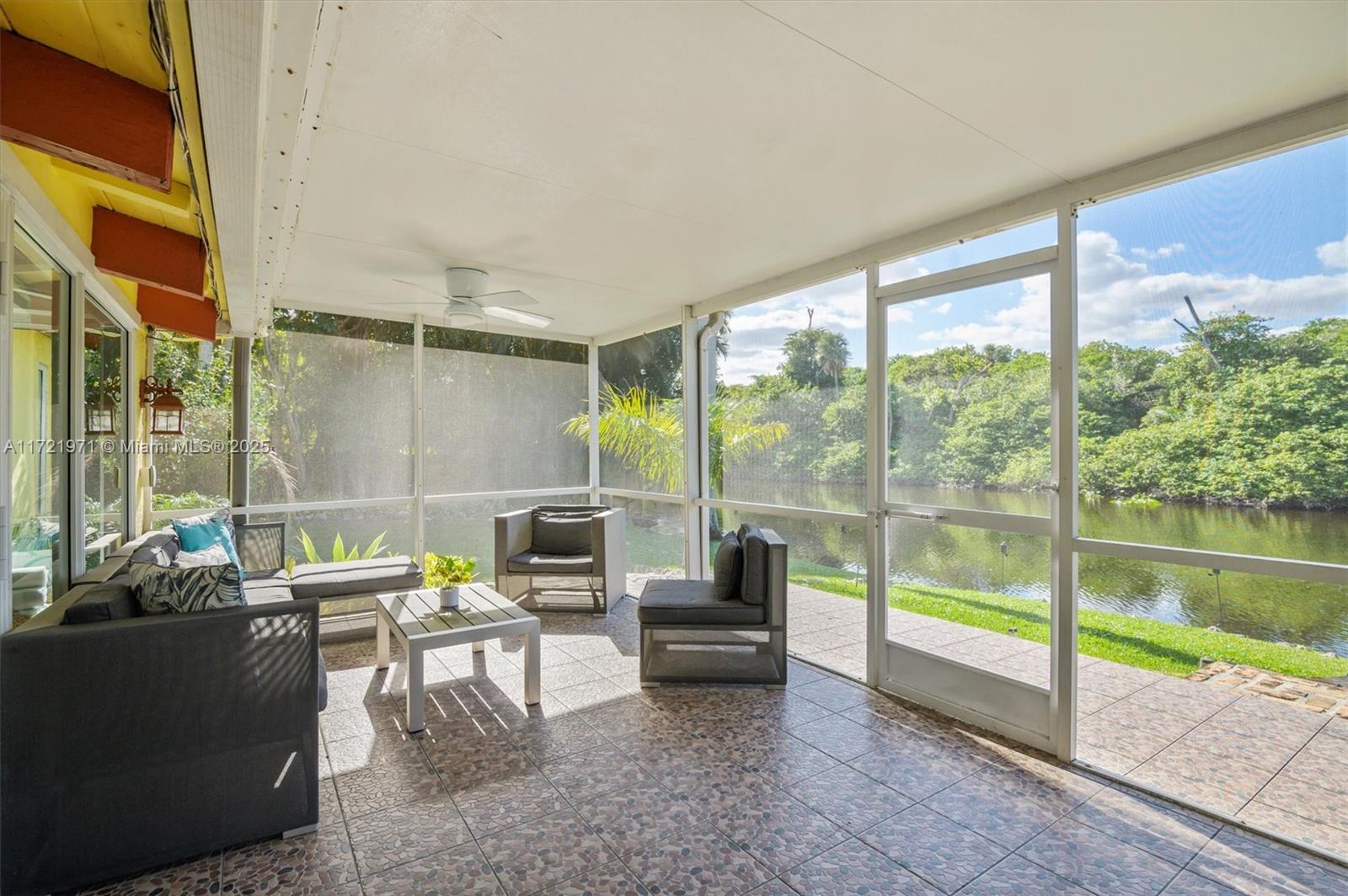 LAS OLAS BY THE SEA EXT - Residential