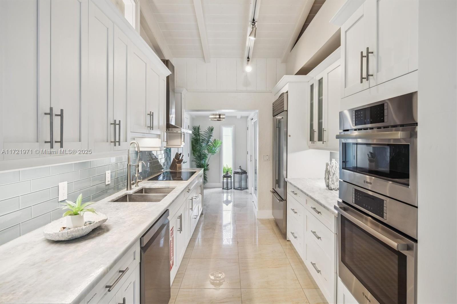 LAS OLAS BY THE SEA EXT - Residential