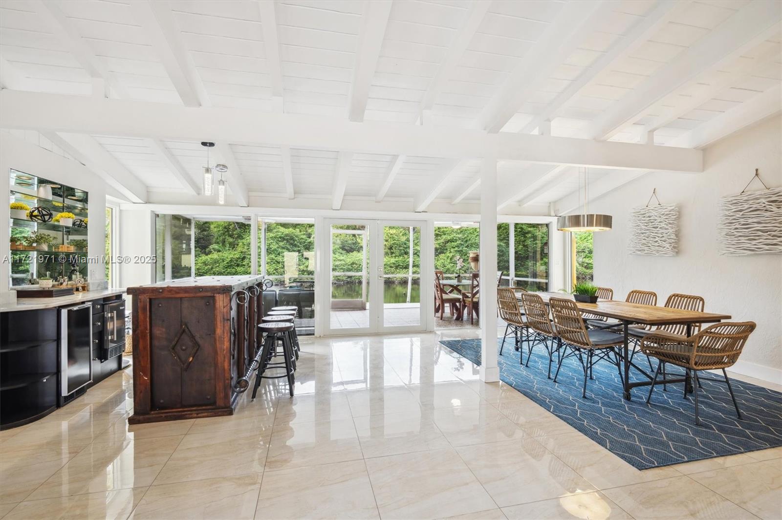 LAS OLAS BY THE SEA EXT - Residential