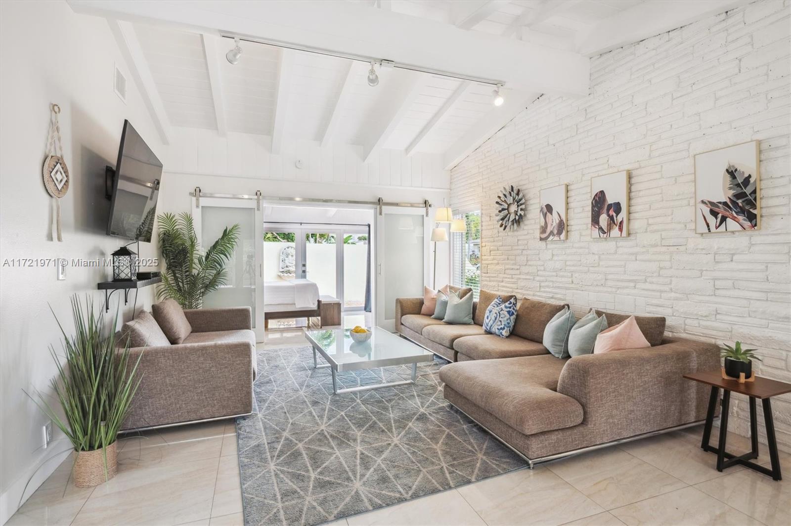 LAS OLAS BY THE SEA EXT - Residential
