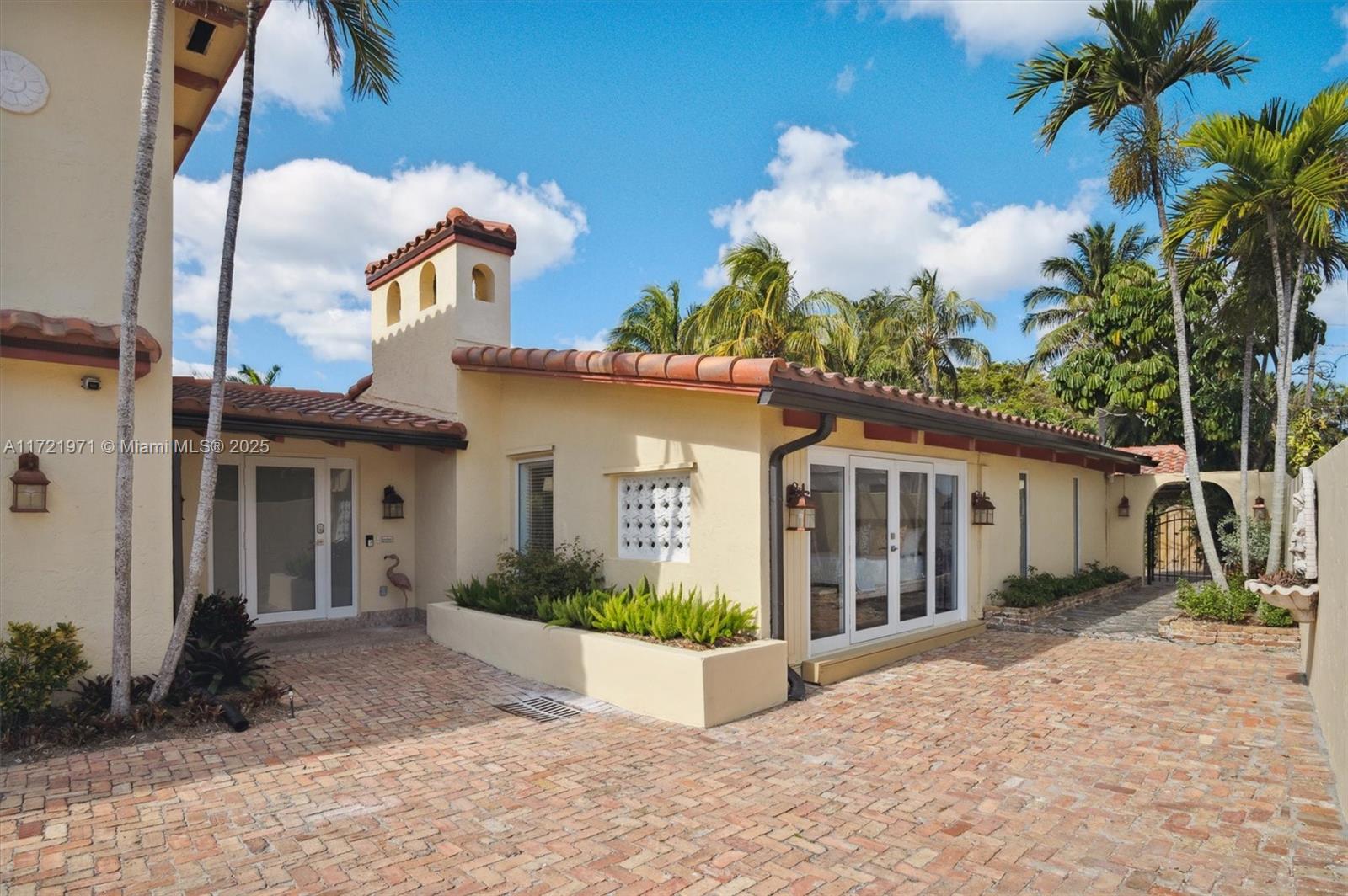 LAS OLAS BY THE SEA EXT - Residential