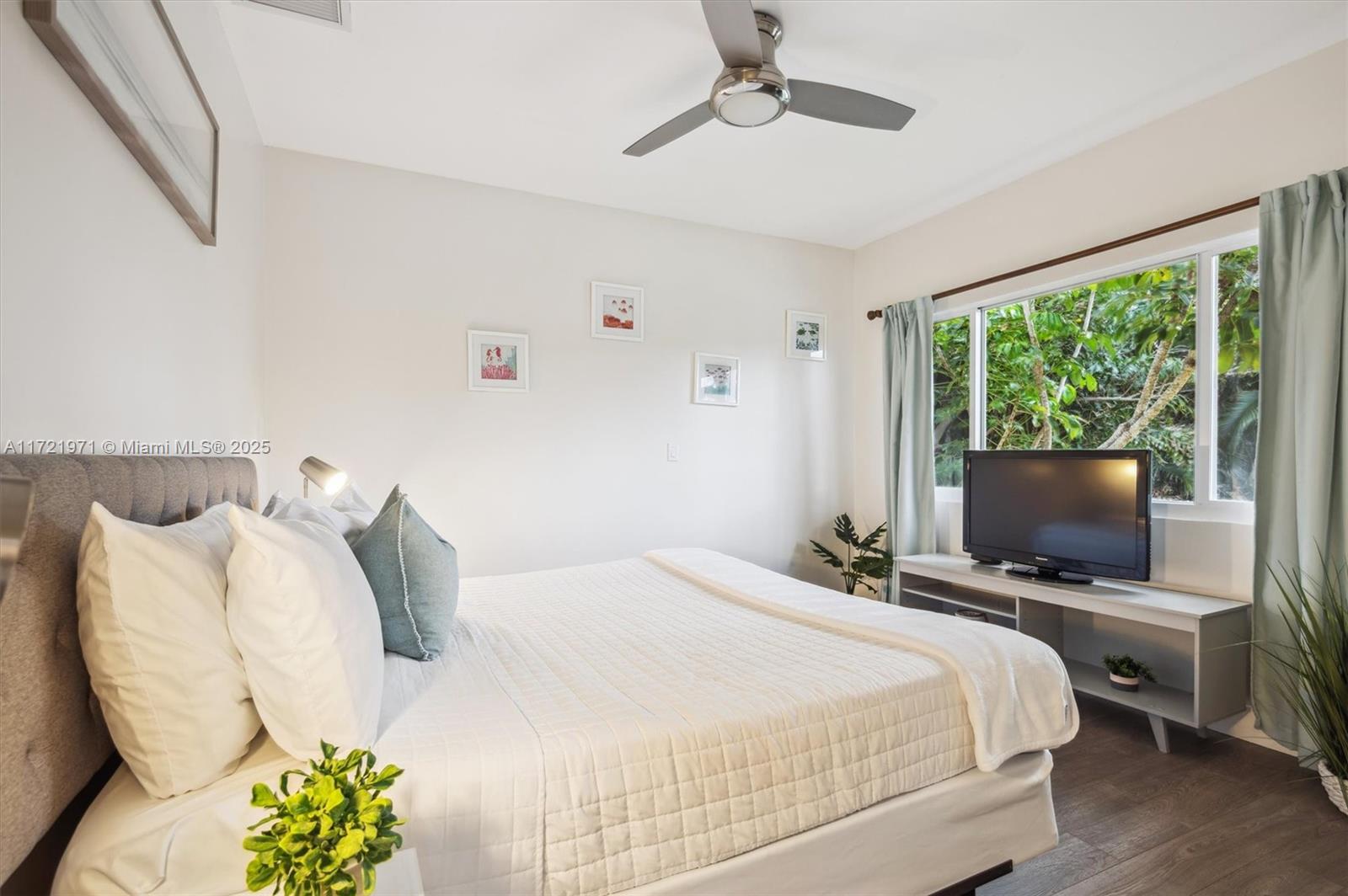 LAS OLAS BY THE SEA EXT - Residential