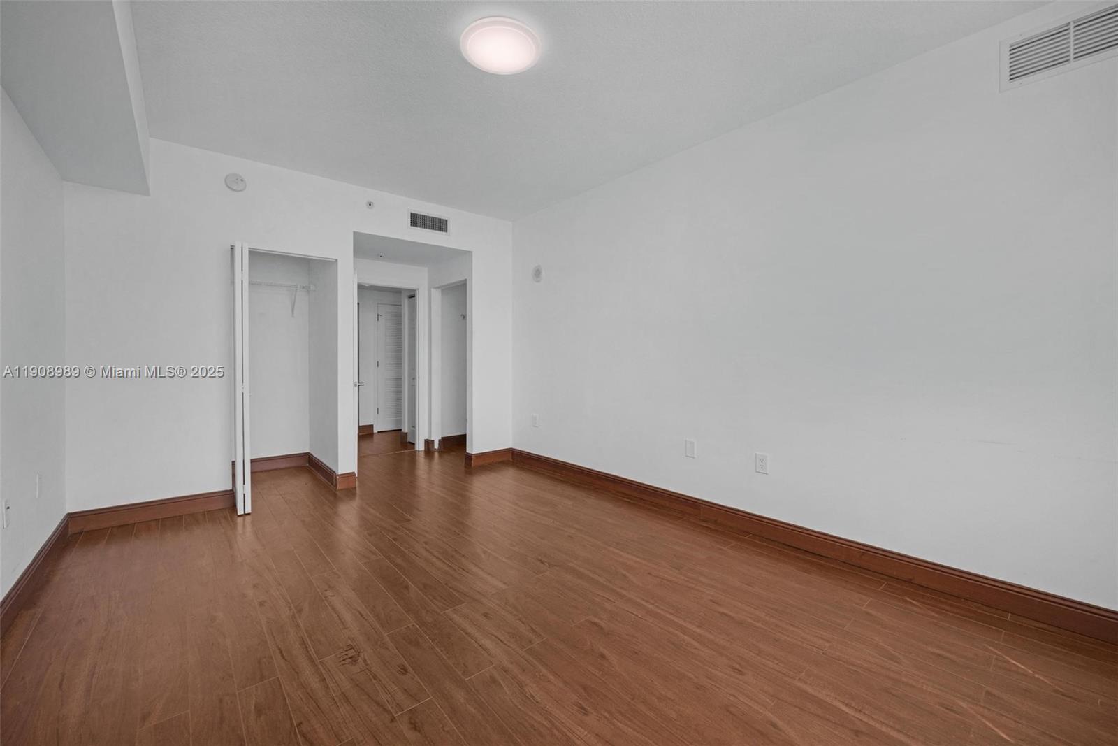 HOLLYWOOD STATION RES CON - Residential Lease