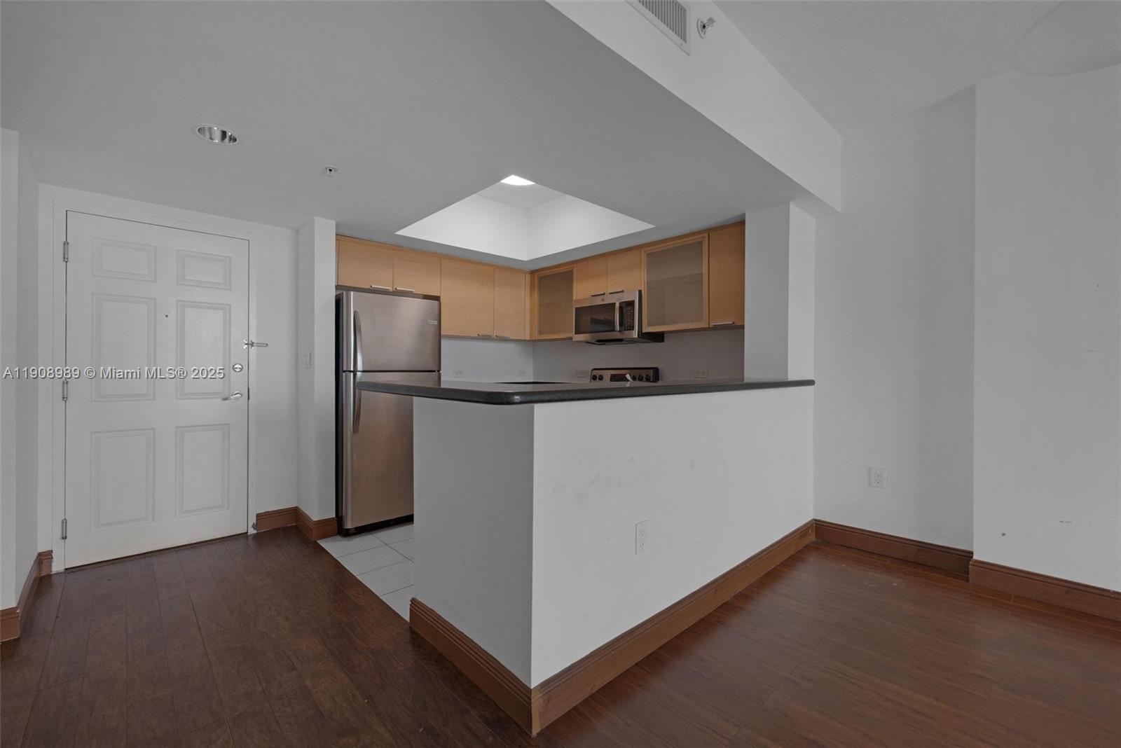 HOLLYWOOD STATION RES CON - Residential Lease