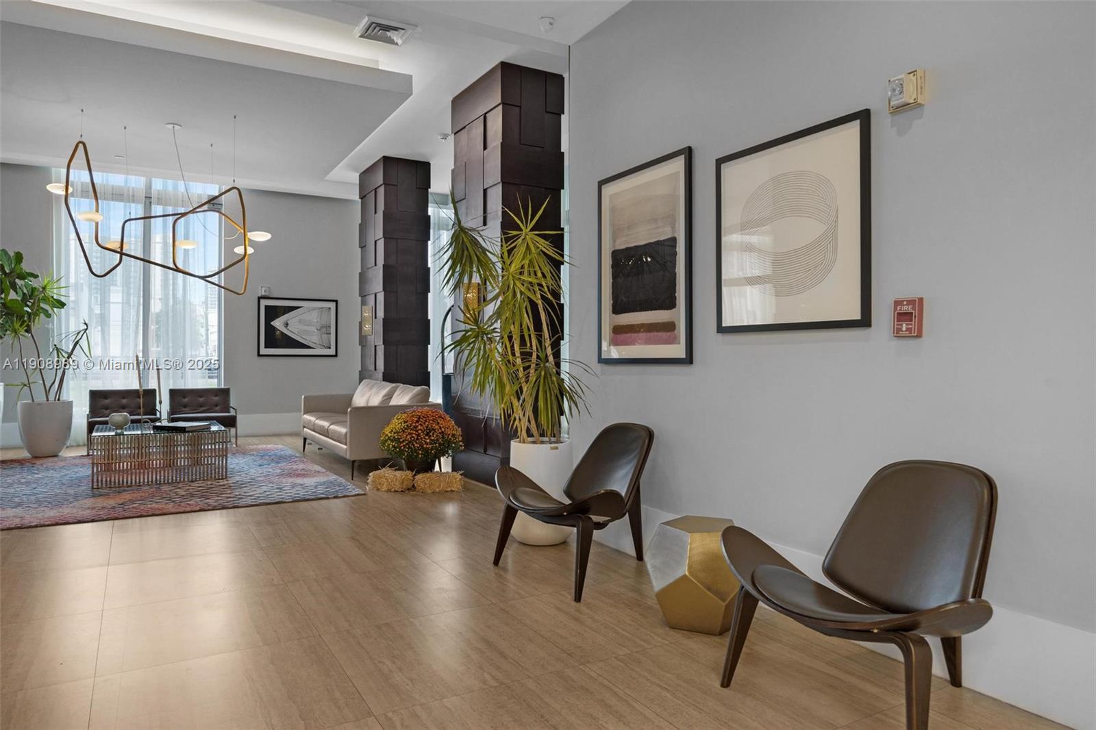 HOLLYWOOD STATION RES CON - Residential Lease