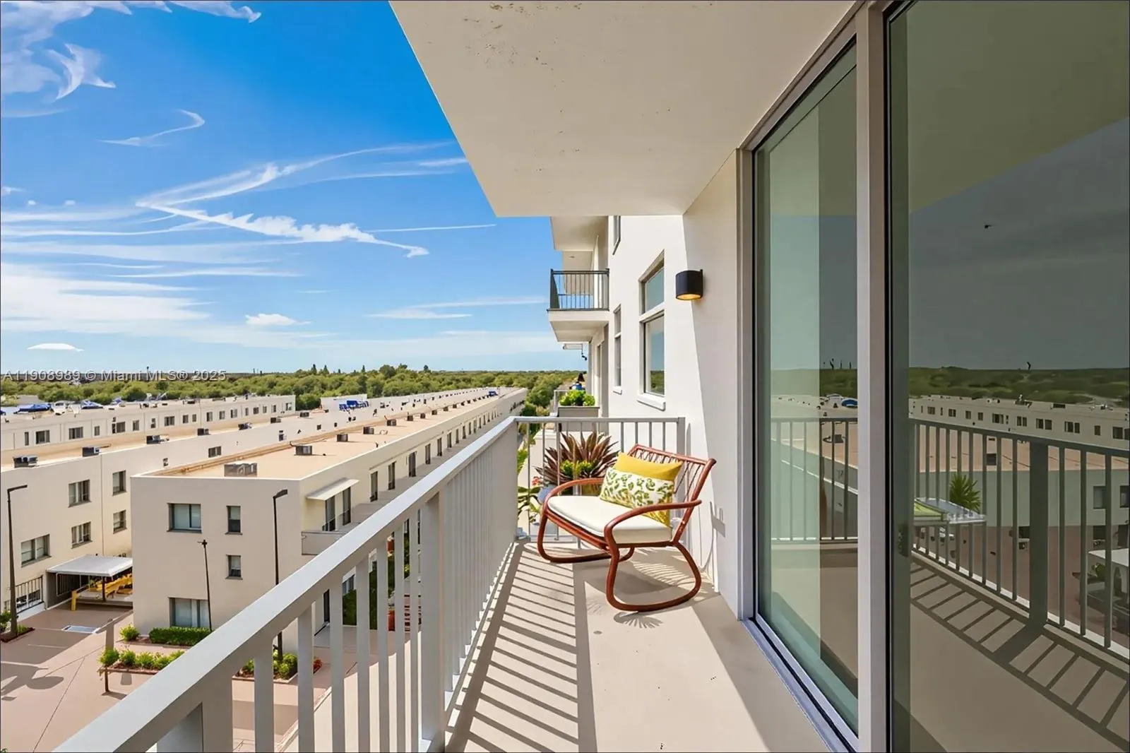 Hollywood, Florida 33020, United States, 1 Bedroom Bedrooms, ,1 BathroomBathrooms,Residential,Active,240122