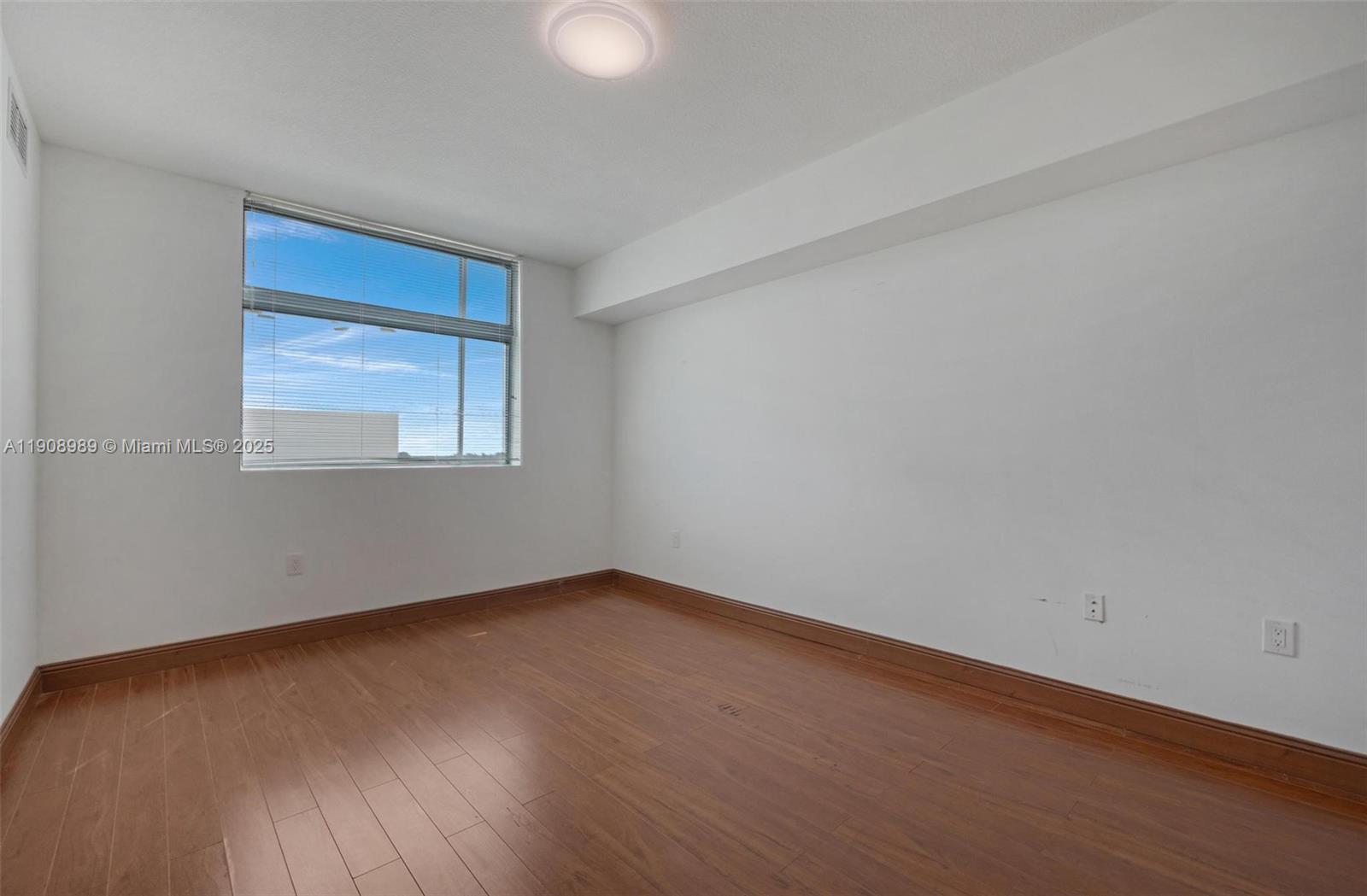 HOLLYWOOD STATION RES CON - Residential Lease