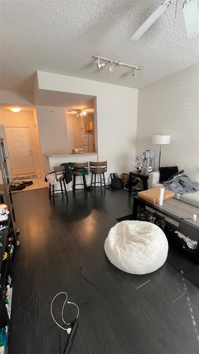 VALENCIA CONDO - Residential