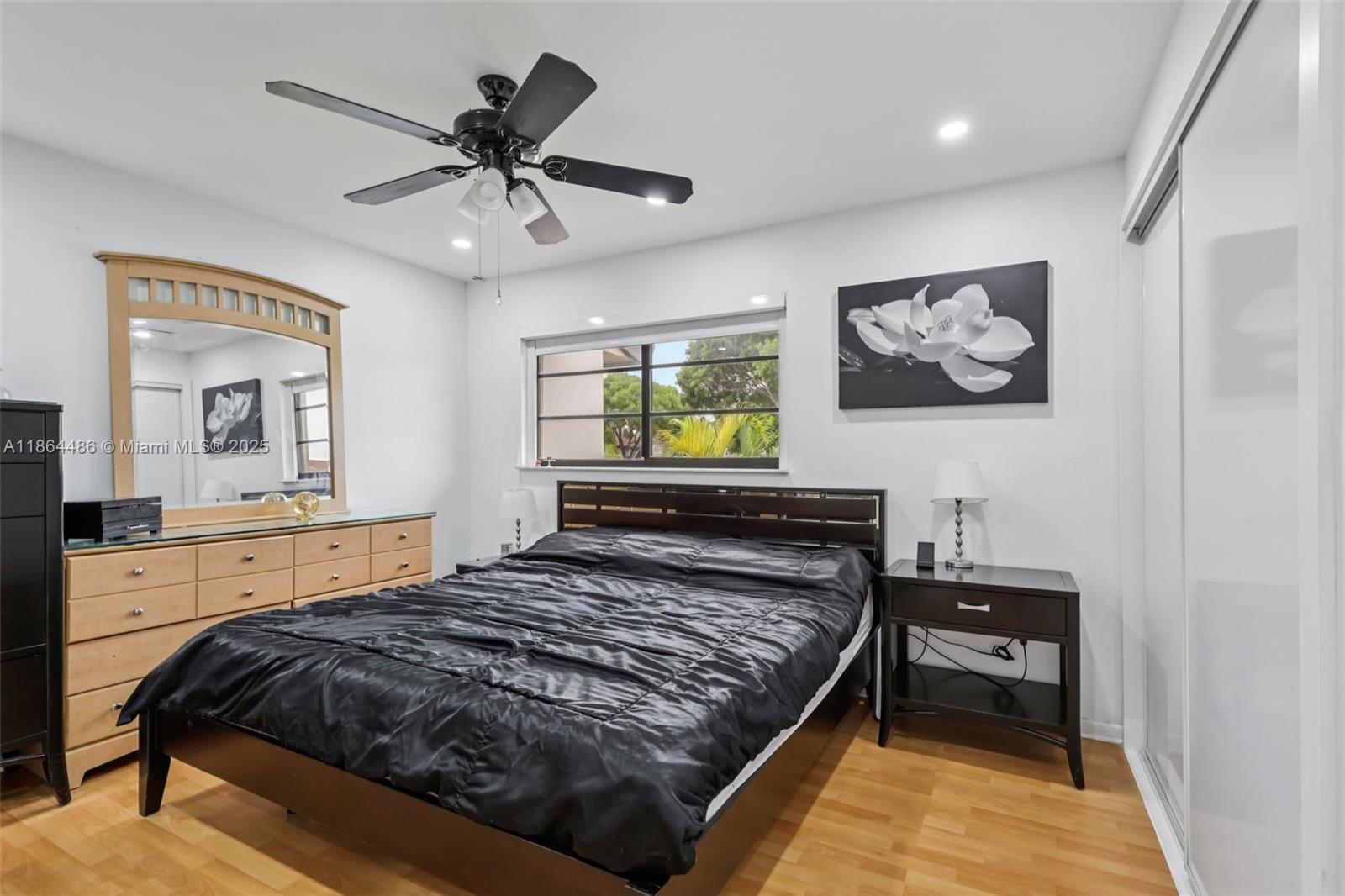 KENDALL LKS E LAKEVIEW TH - Residential