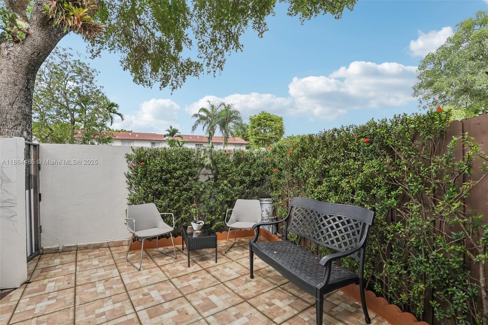 KENDALL LKS E LAKEVIEW TH - Residential