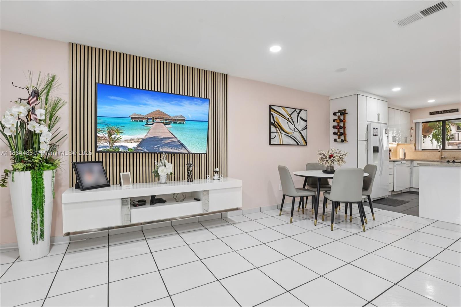 KENDALL LKS E LAKEVIEW TH - Residential