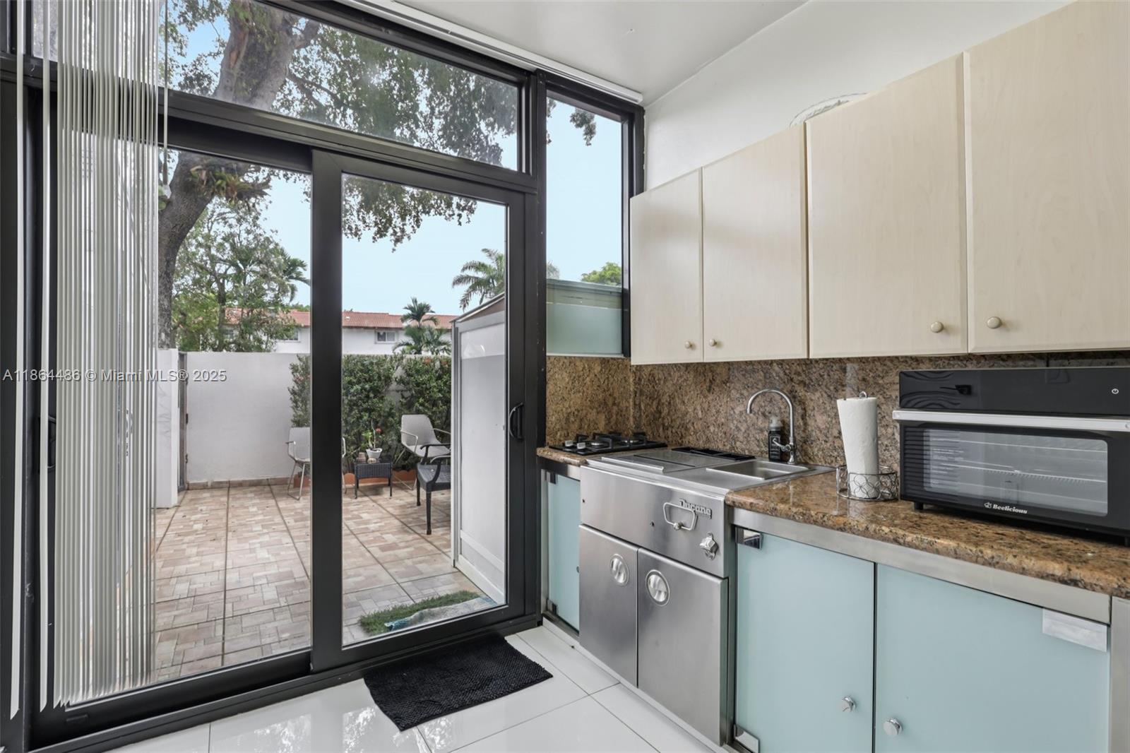 KENDALL LKS E LAKEVIEW TH - Residential