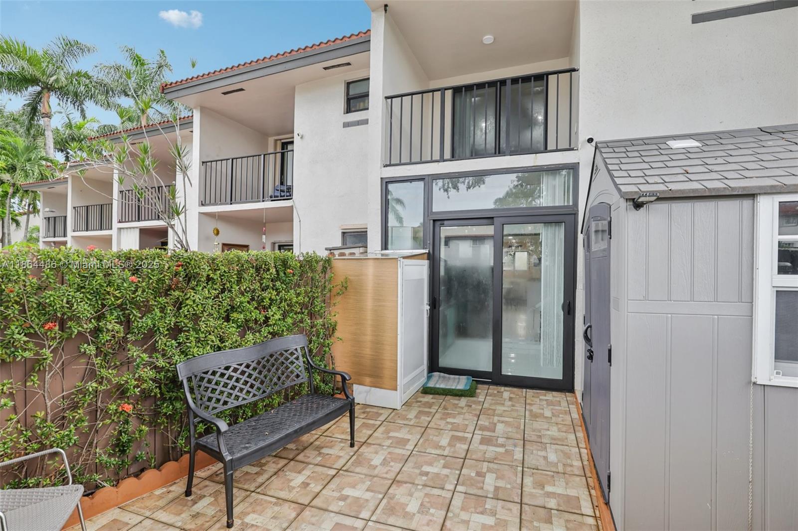 KENDALL LKS E LAKEVIEW TH - Residential