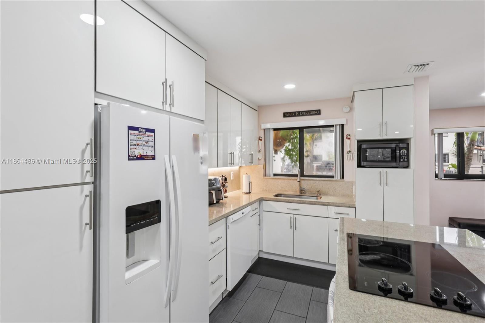 KENDALL LKS E LAKEVIEW TH - Residential