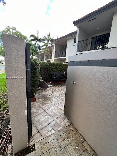 KENDALL LKS E LAKEVIEW TH - Residential