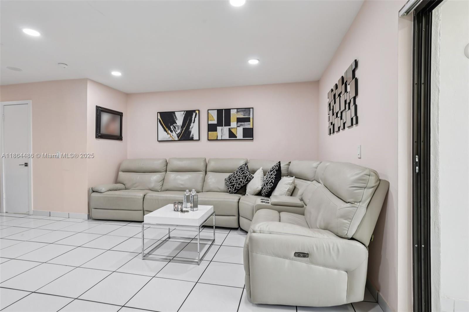 KENDALL LKS E LAKEVIEW TH - Residential