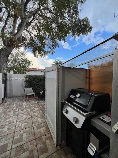 KENDALL LKS E LAKEVIEW TH - Residential