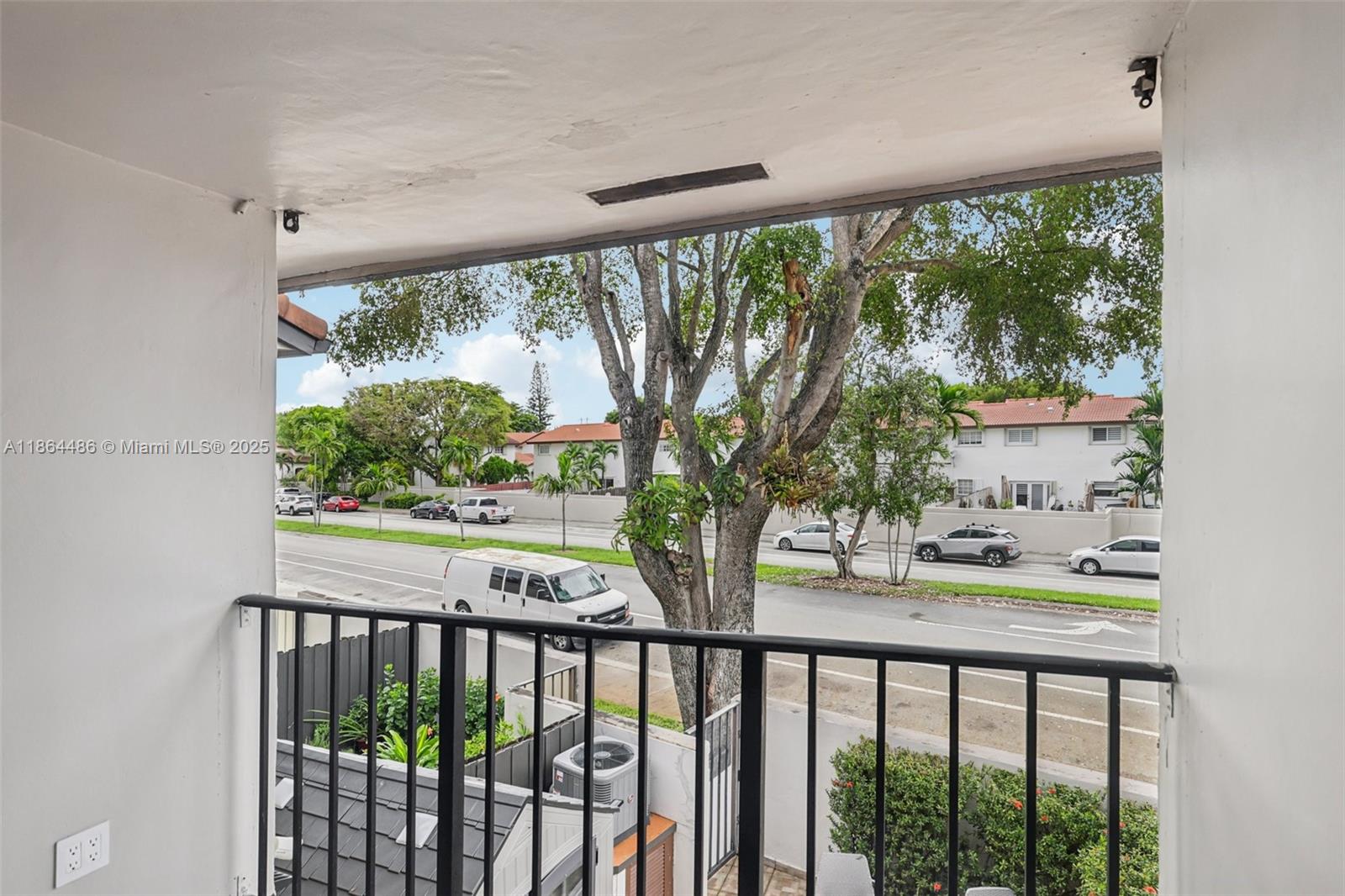 KENDALL LKS E LAKEVIEW TH - Residential