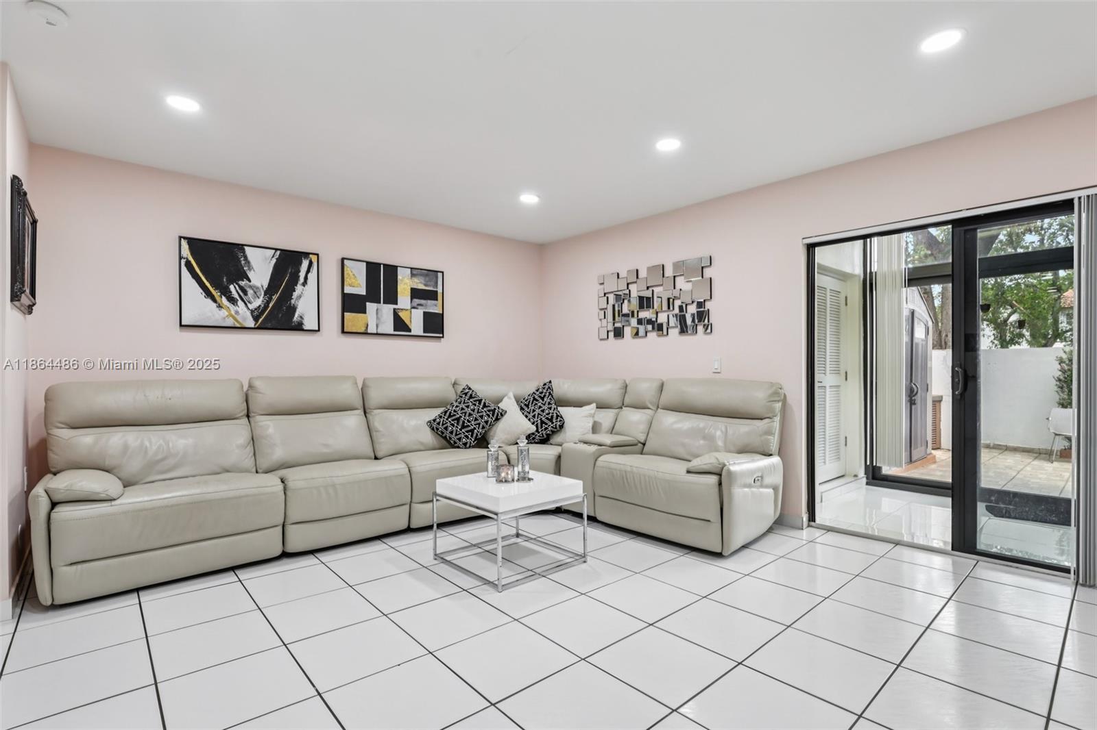 KENDALL LKS E LAKEVIEW TH - Residential