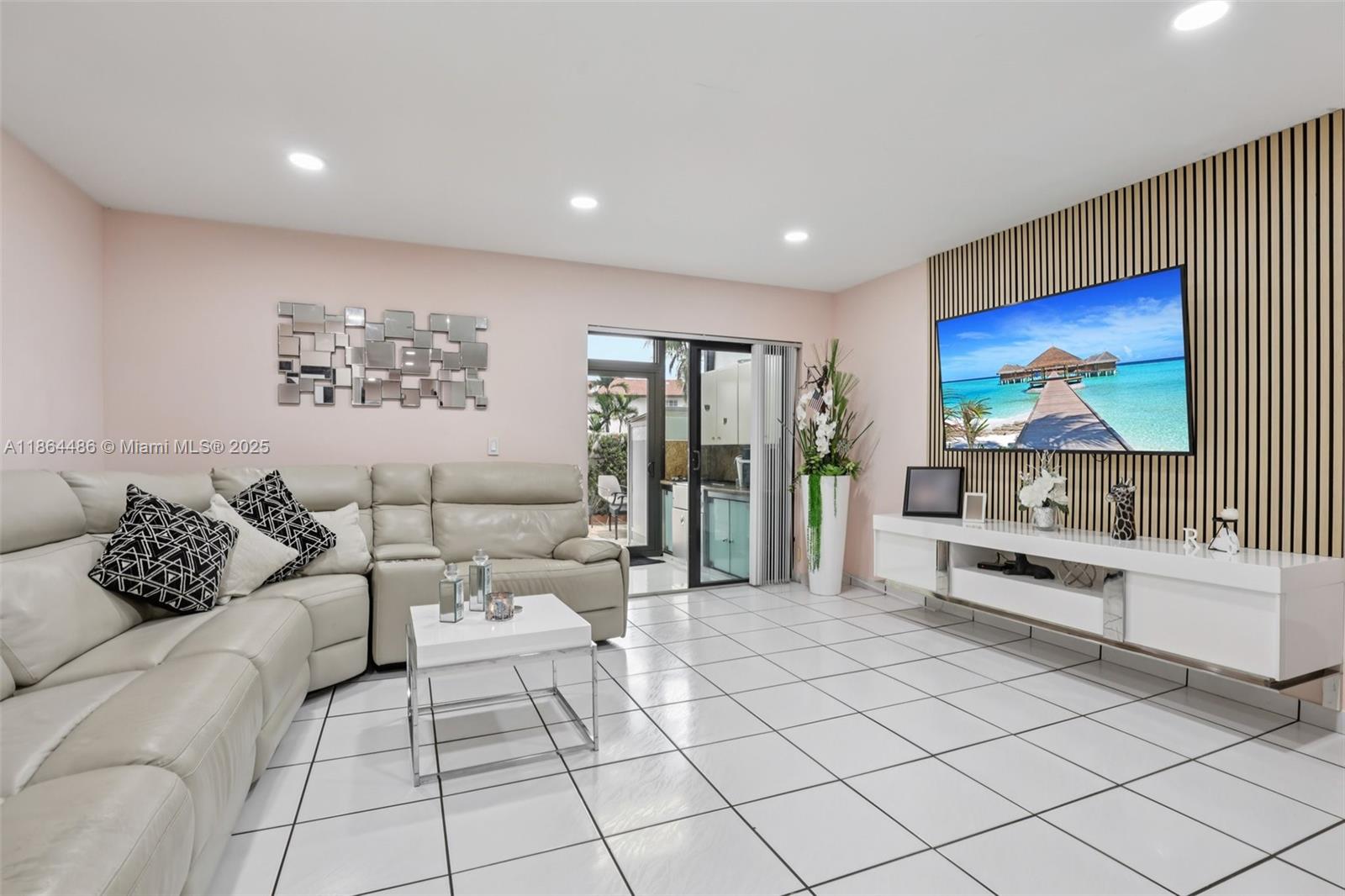 KENDALL LKS E LAKEVIEW TH - Residential