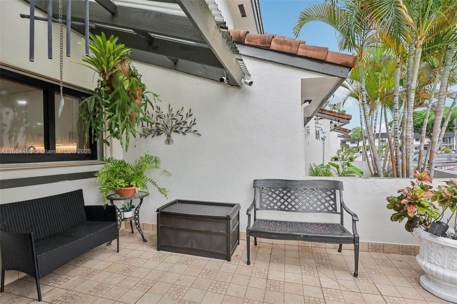 KENDALL LKS E LAKEVIEW TH - Residential