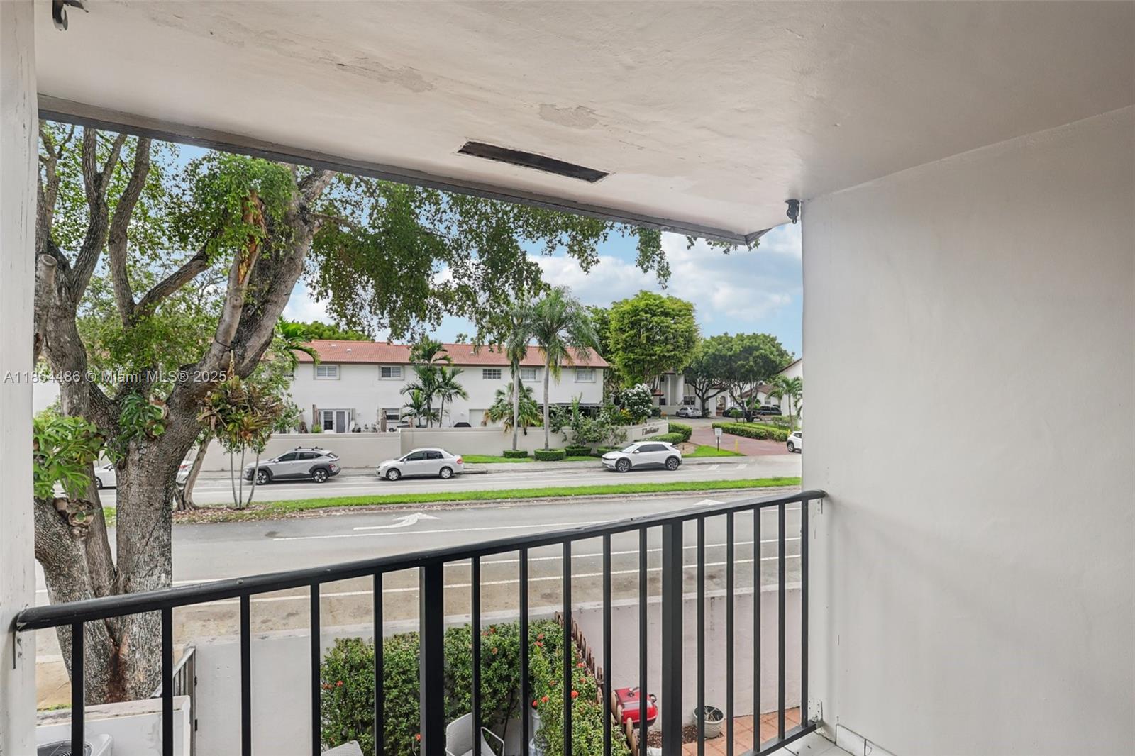 KENDALL LKS E LAKEVIEW TH - Residential