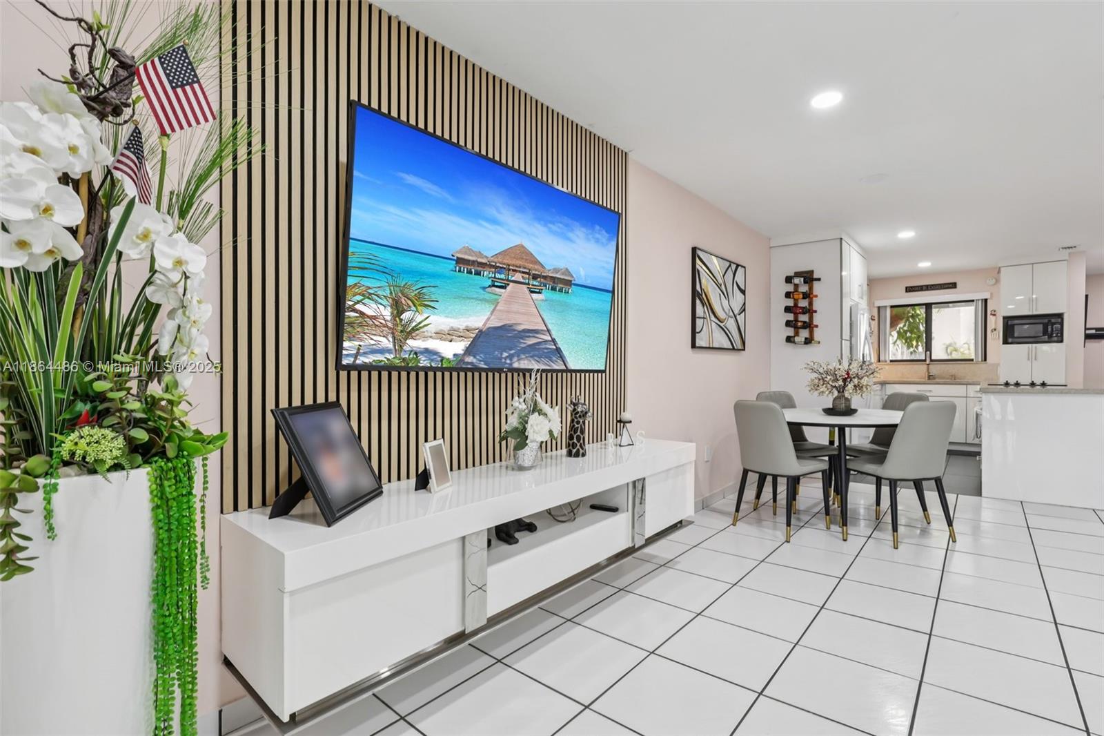 KENDALL LKS E LAKEVIEW TH - Residential