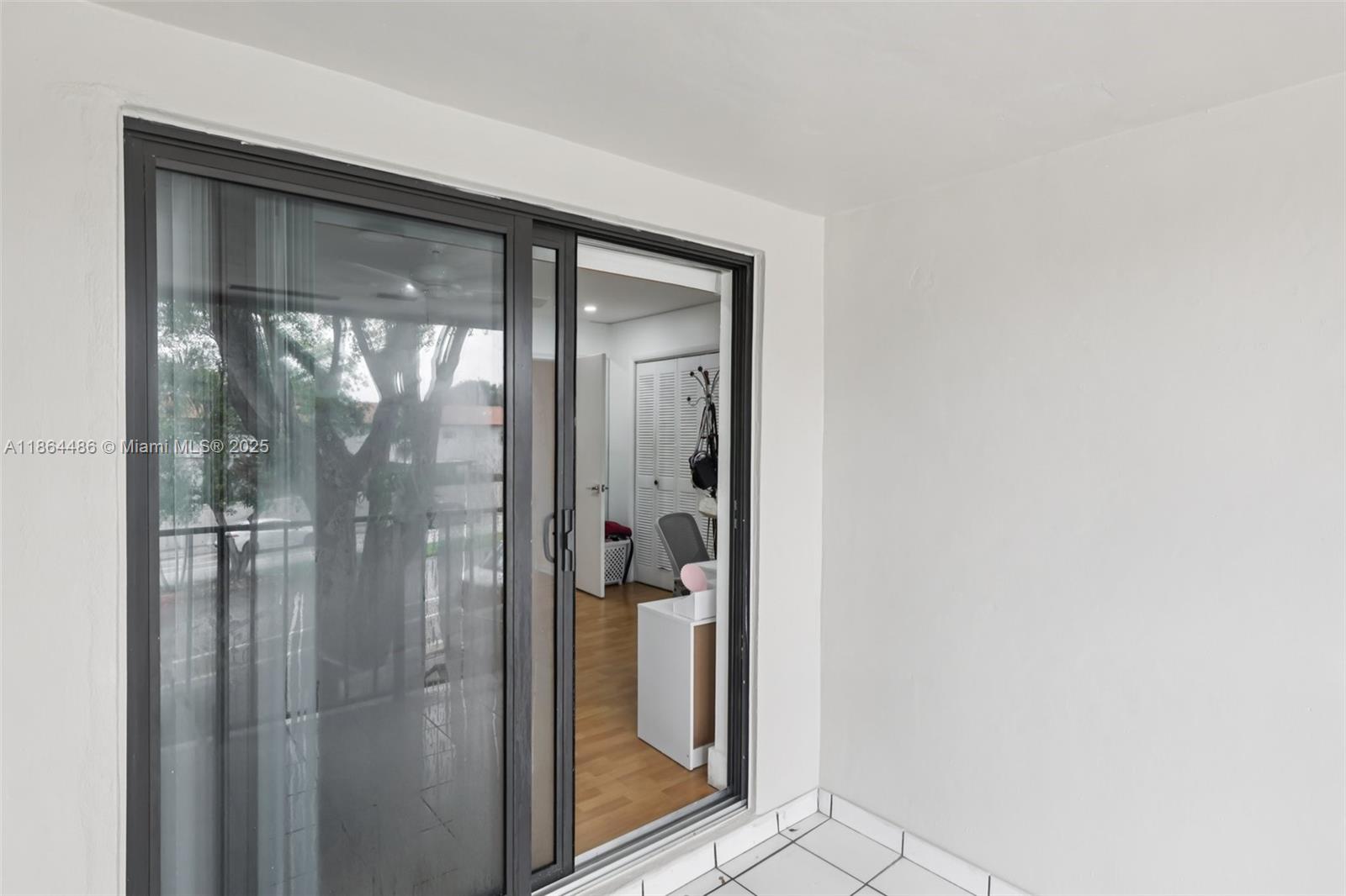 KENDALL LKS E LAKEVIEW TH - Residential