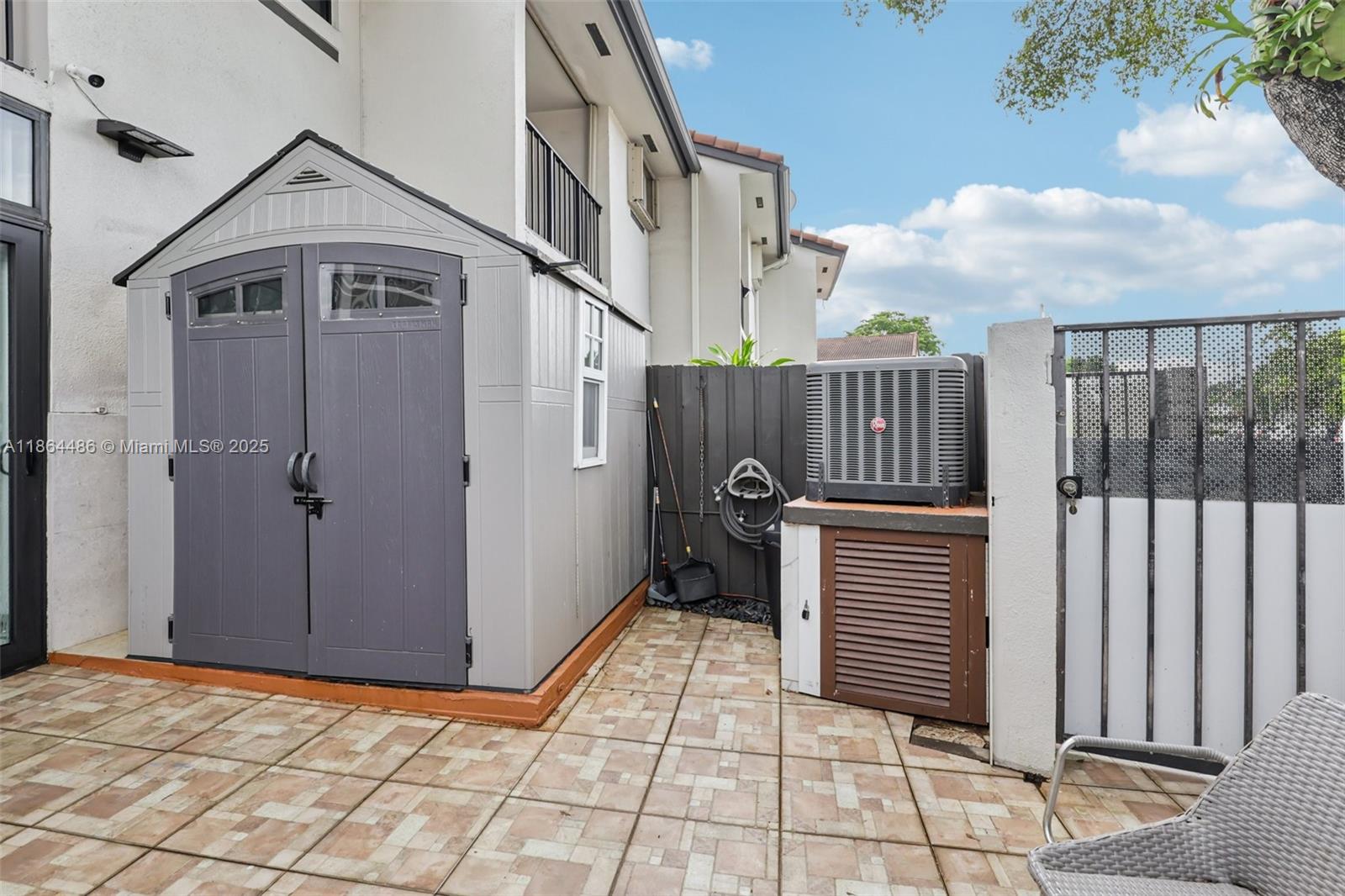 KENDALL LKS E LAKEVIEW TH - Residential