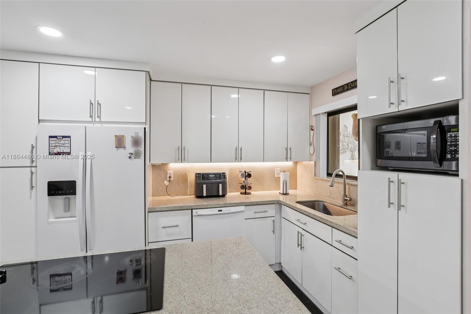 KENDALL LKS E LAKEVIEW TH - Residential