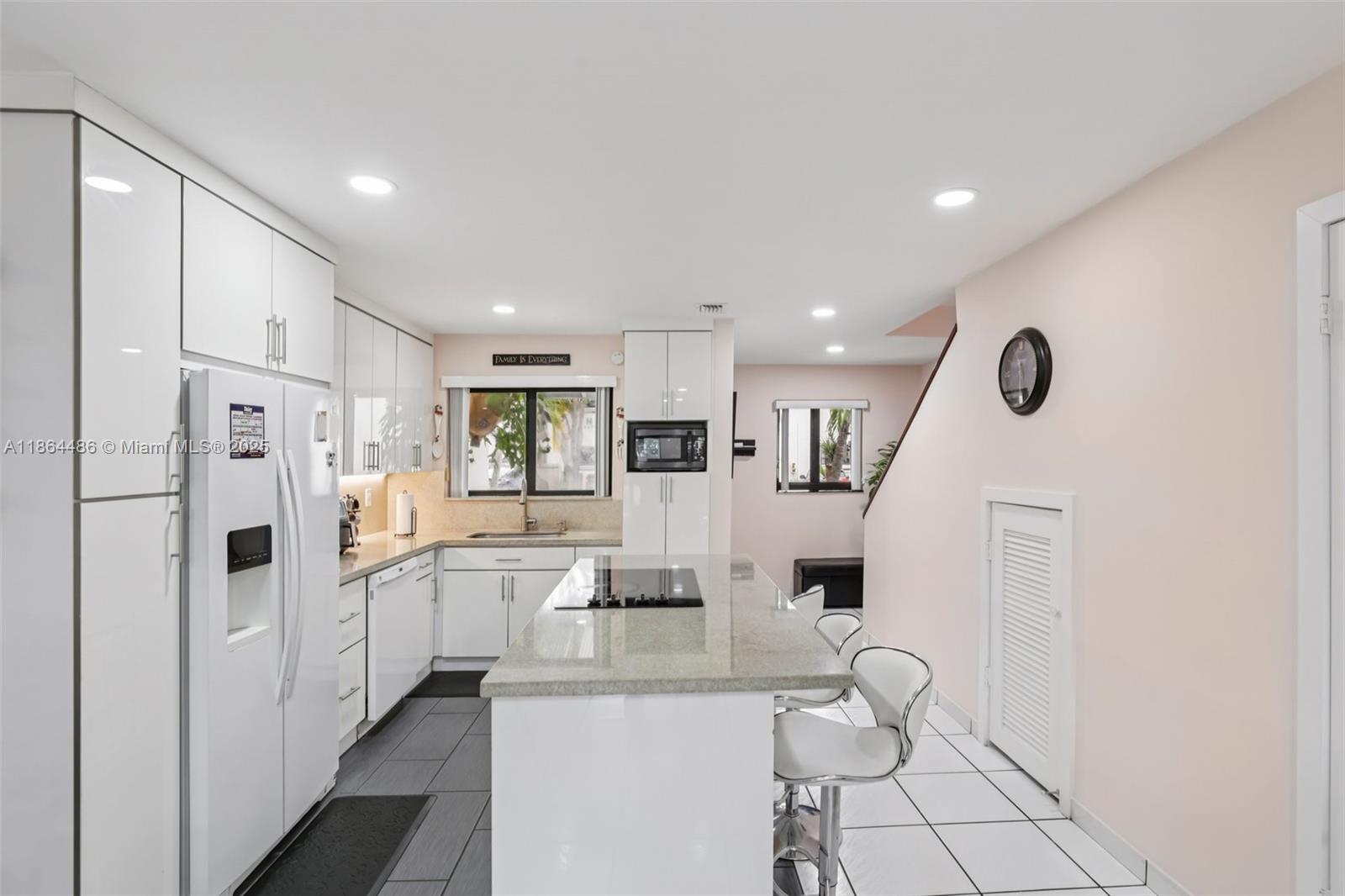 KENDALL LKS E LAKEVIEW TH - Residential