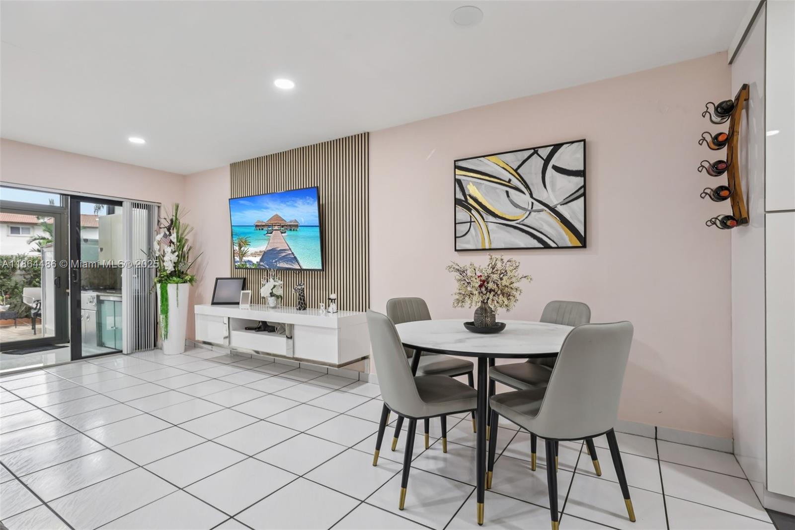 KENDALL LKS E LAKEVIEW TH - Residential