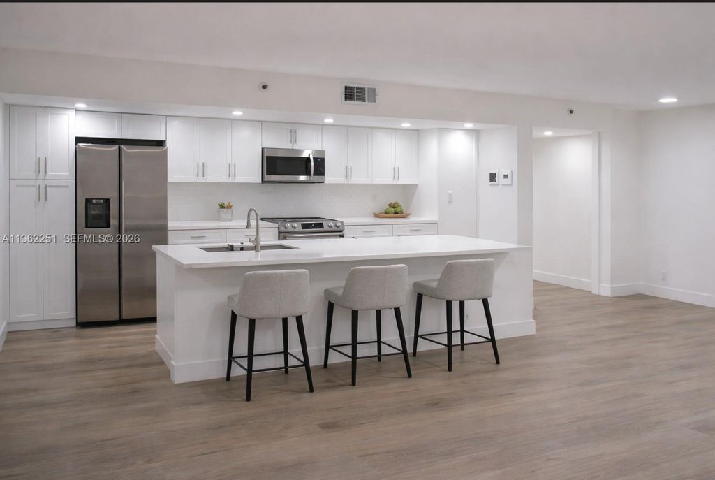 Photo of 955 Egret Cir #310, Delray Beach, FL 33444 (MLS # A11962251)