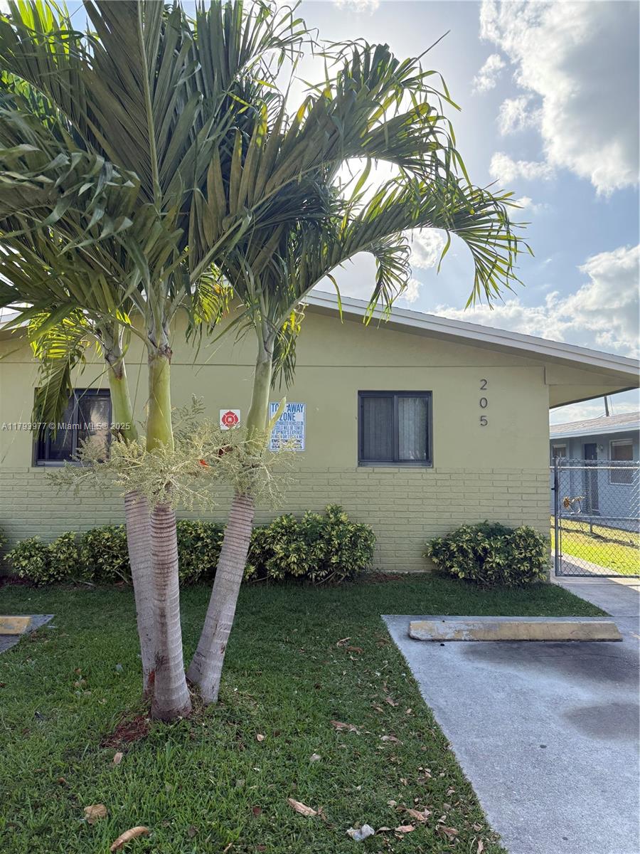 Rental Property at 205 Nw 11th Ave 4, Fort Lauderdale, Broward County, Florida - Bedrooms: 2 
Bathrooms: 1  - $1,600 MO.