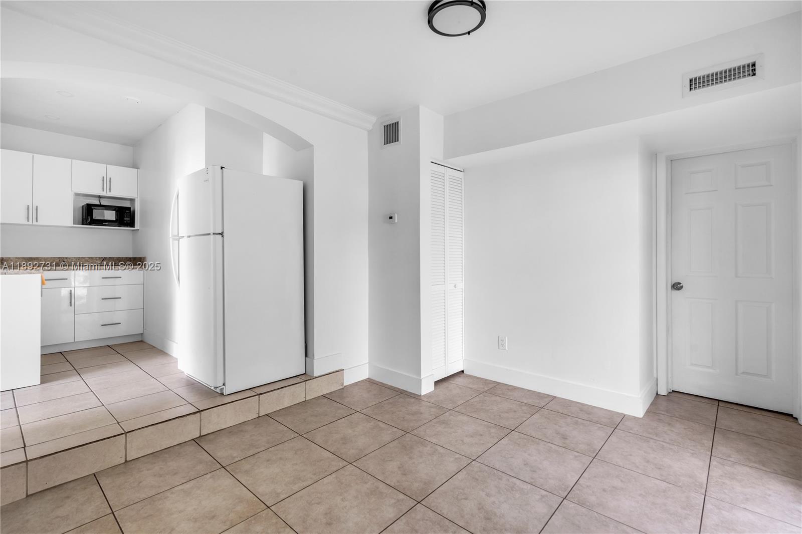 LAKE FOREST SEC 4 - Residential Lease