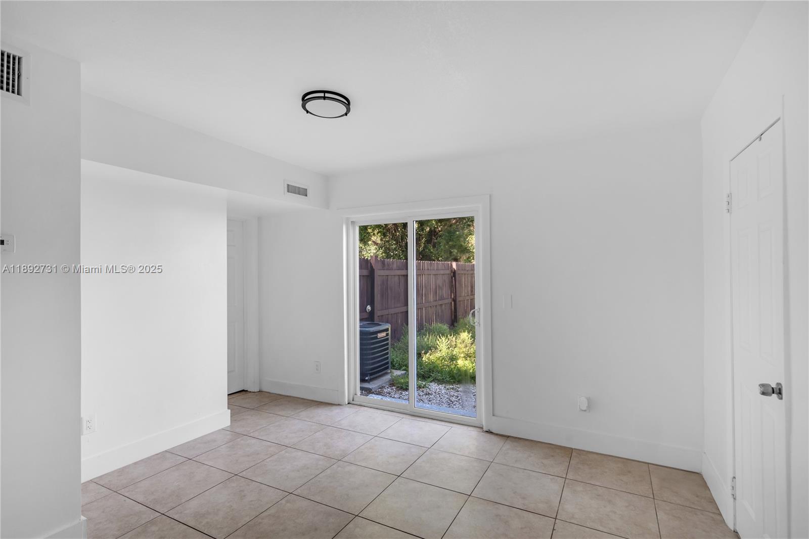 LAKE FOREST SEC 4 - Residential Lease