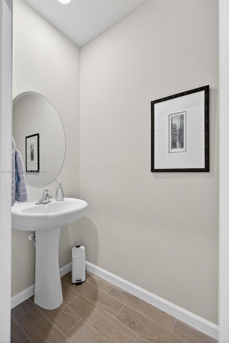 5746 SE Edgewater Cir