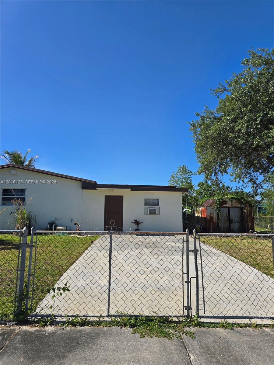 UNIVERSAL ESTATES SOUTH A - Residential Lease