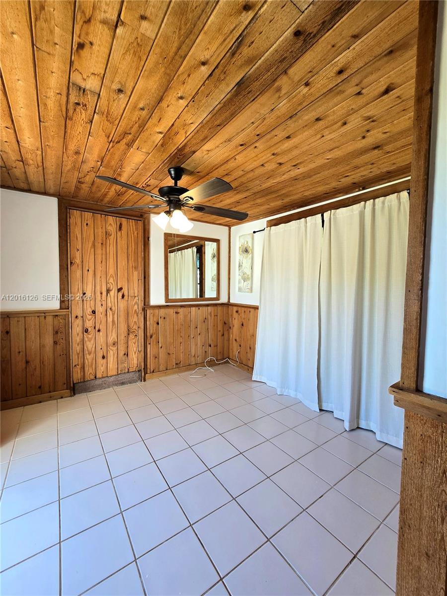 UNIVERSAL ESTATES SOUTH A - Residential Lease