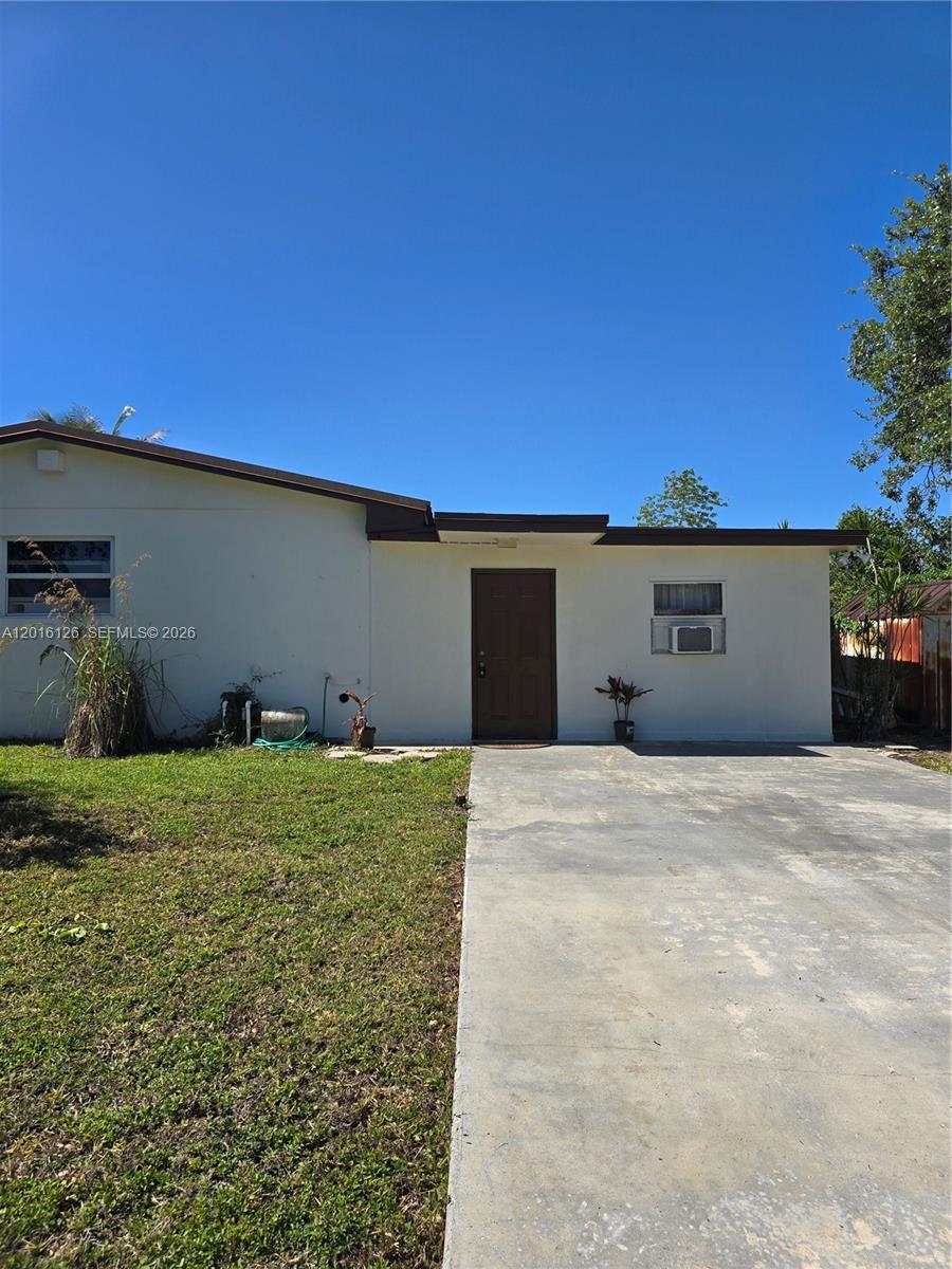 UNIVERSAL ESTATES SOUTH A - Residential Lease